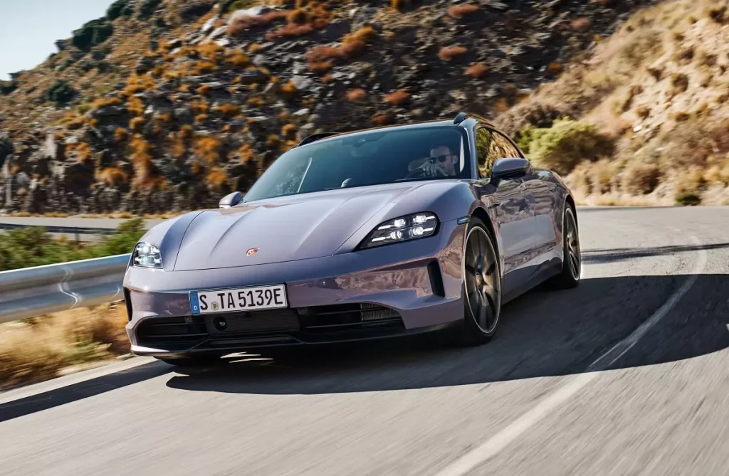 Công suất của Porsche Taycan 2025 tăng mạnh so với trước.