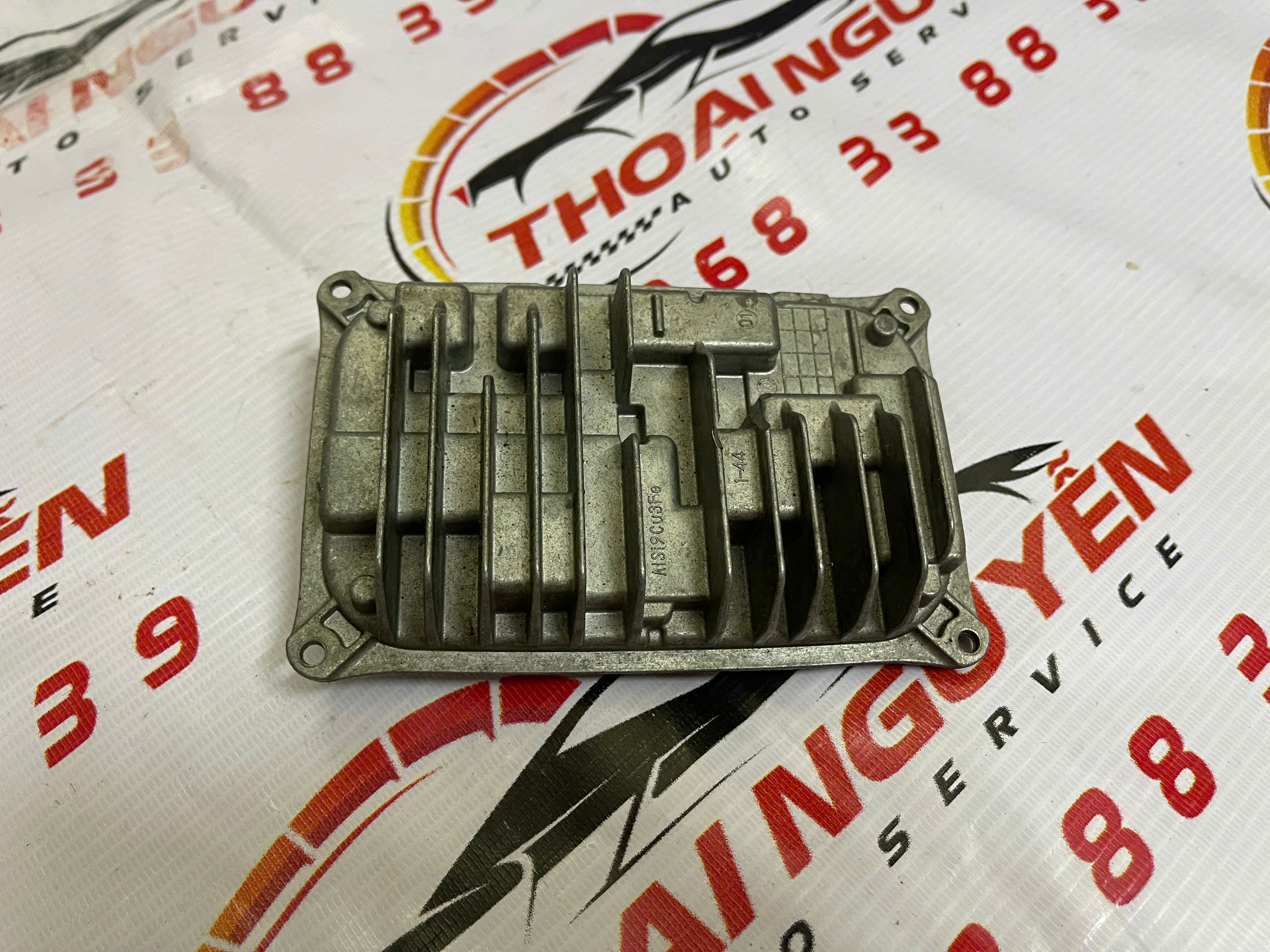 Hộp điều khiển đèn pha Mercedes W212 GLE mã A2129008324